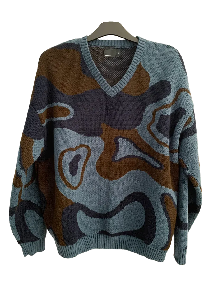 Knitted sweater with abstract jacquard pattern